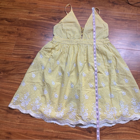 Charlotte Russe Junior Yellow White Floral Embroidered Gingham Mini Dress Size M - Picture 16 of 16